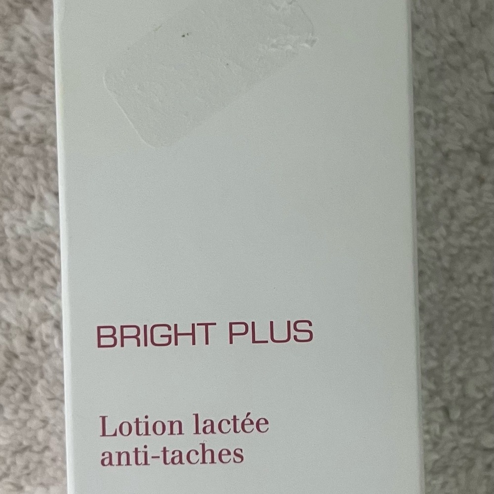 Clarins Bright Plus, Lotion Lactée anti-taches Dark Spot-Targeting Milky Essence
